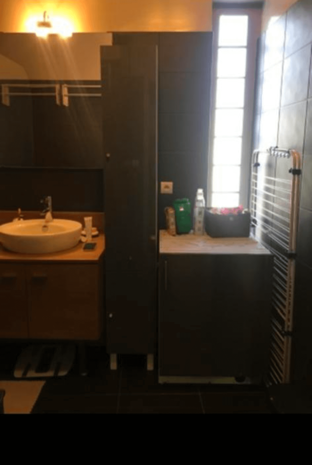 olivia jauffret fondatrice vert mandarine photo salle de bain avant travaux vue de la baignoire