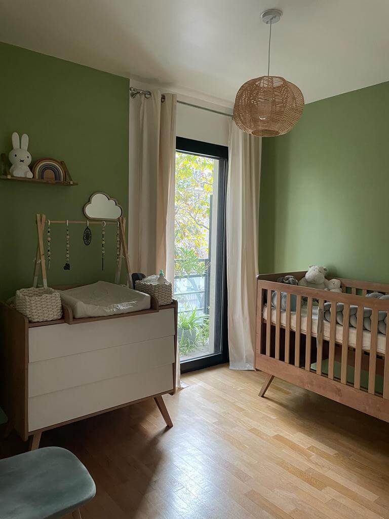 olivia jauffret fondatrice vert mandarine chambre de bébé vert et bois naturel